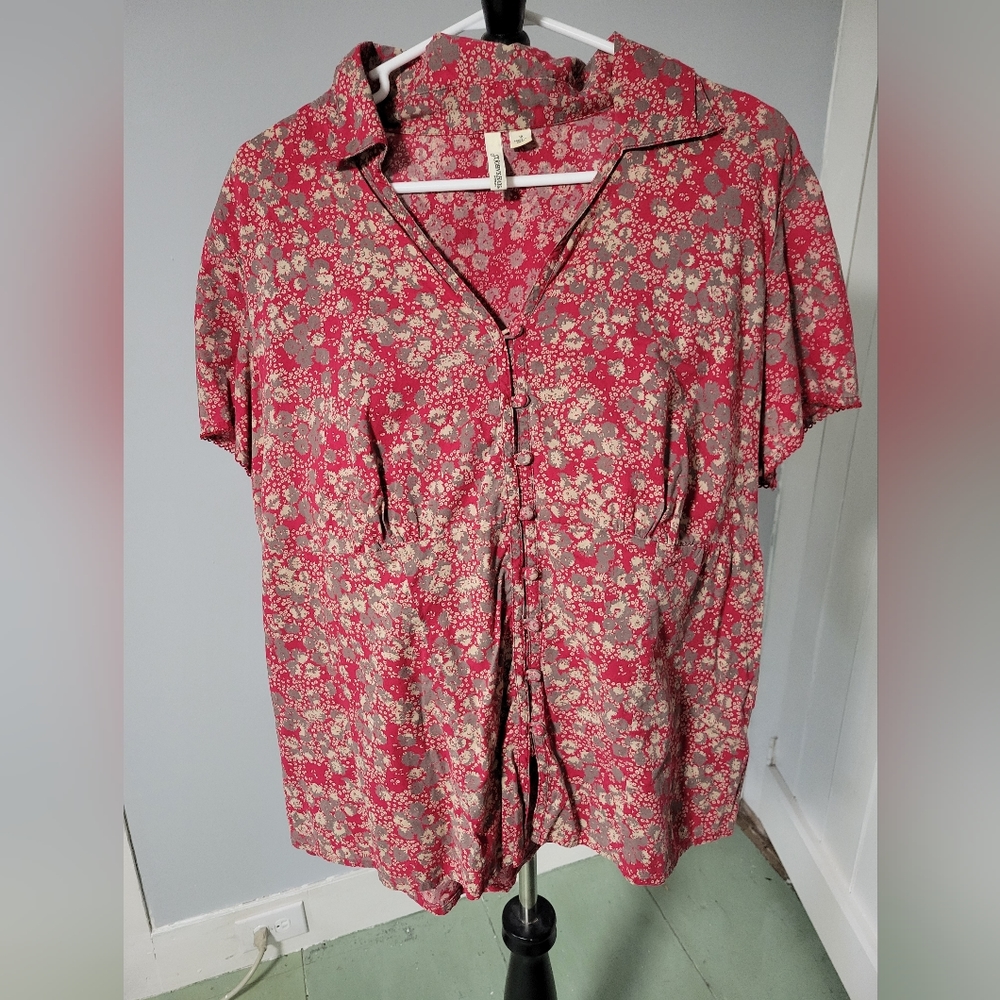 Woman's St. John's Bay short sleeve shirt